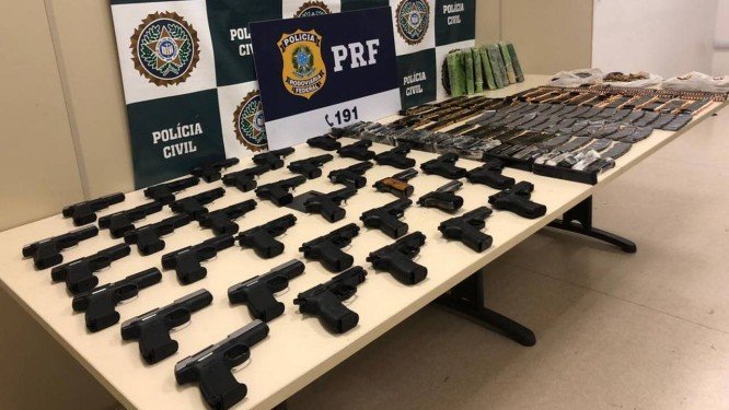 PRF apreende 34 pistolas e 2 300 munições no Rio Parahybano