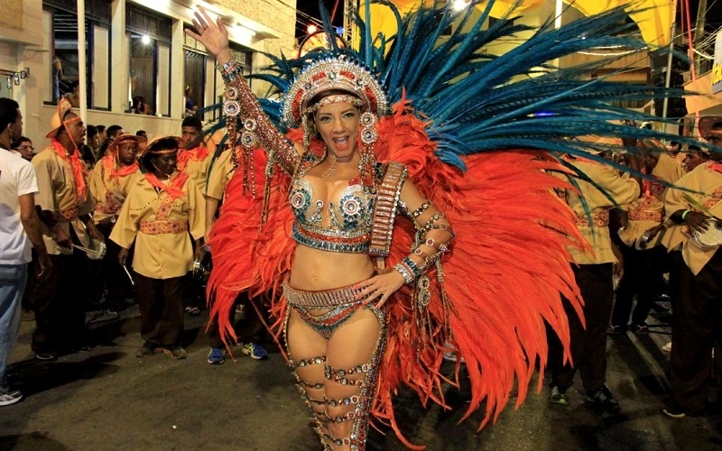 Lei torna passistas de samba Patrimônio Cultural Imaterial do Estado do