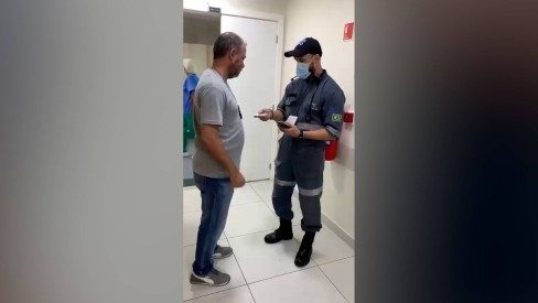 Falso médico que fraudava registro para universitários é preso no Rio