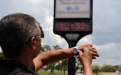 Horário de verão começa à meia-noite deste sábado