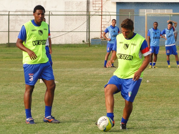 São João da Barra aposta na experiência para derrotar Barcelona no Rio