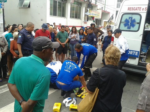 Mulher ferida em acidente no Centro de SJB