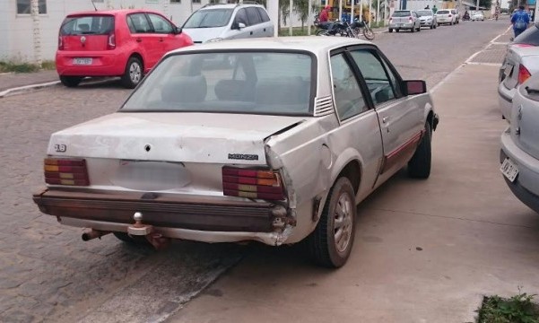 PMs encontram veículo furtado enterrado em areia da praia de Grussaí
