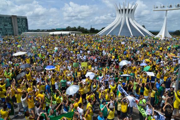 Manifestações pelo país ocorreram sem incidentes