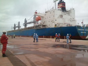 navio-porto-do-açu