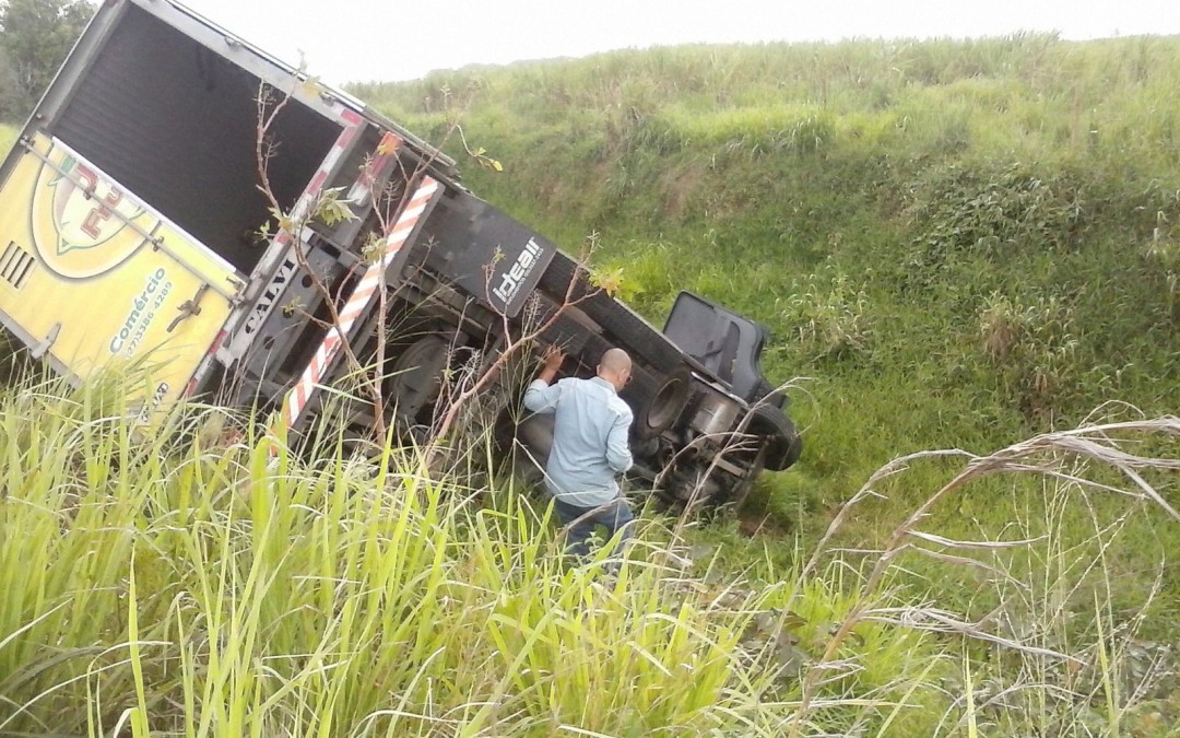 Dois acidentes distintos na BR 356, em SJB