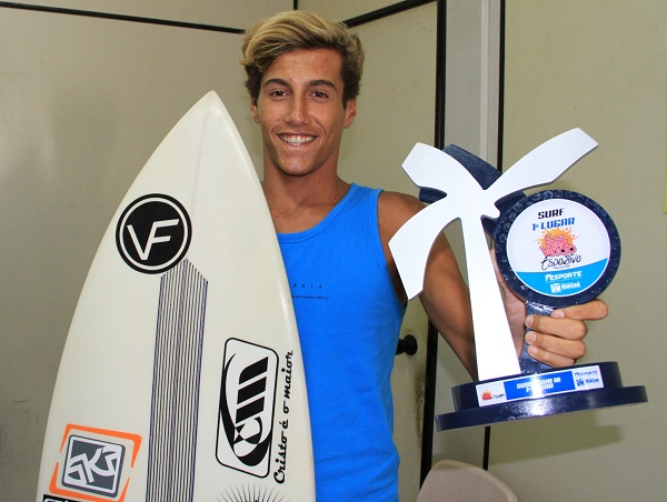 Talento do surf começa 2016 com vitória