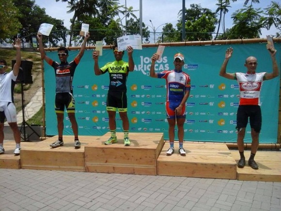 Ciclistas sanjoanenses sobem ao pódio em competição no Rio de Janeiro