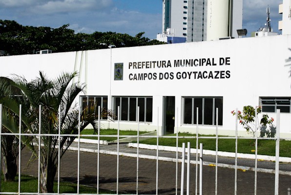 Prefeita de Campos decreta situação de emergência econômica