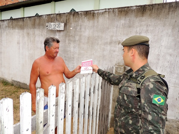 Militares nas ruas de SJB no combate ao aedes aegypti