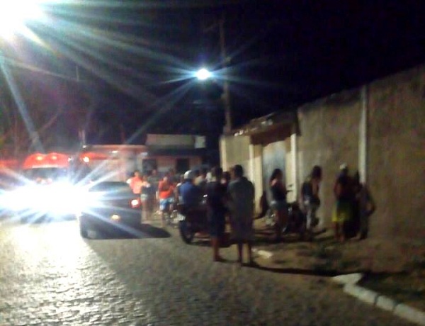 Jovem ferido em colisão envolvendo carro e motocicleta na Cehab