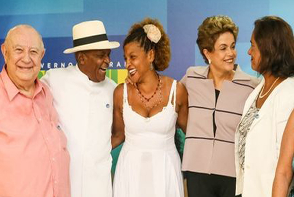 Artistas e intelectuais vão ao Planalto em apoio a Dilma