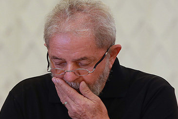 Lula enriqueceu às custas do petrolão, afirma o Ministério Público