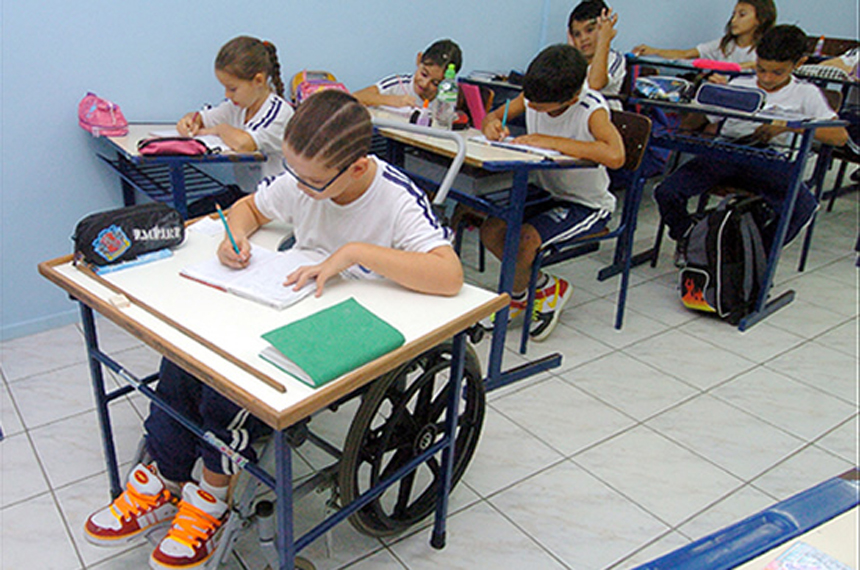 Lei proíbe unidades de ensino de cobrar taxas a portadores de deficiência