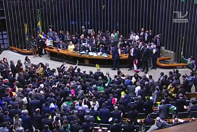 Câmara Federal aprova processo de impeachment de Dilma