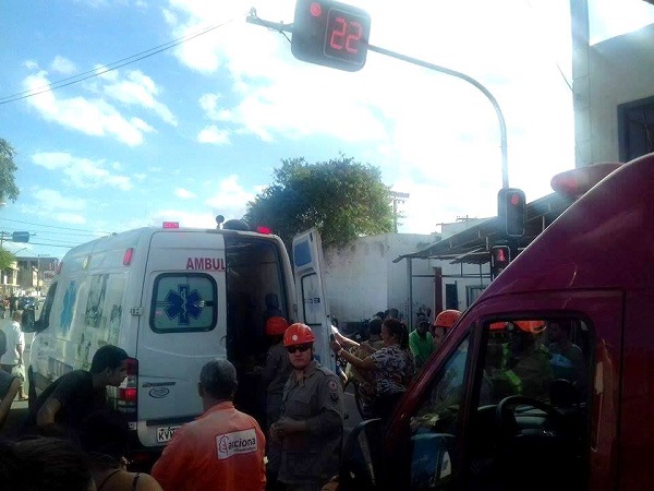 Criança de 2 anos e mulher feridas em acidente no Centro de SJB