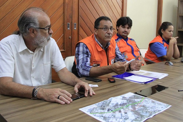 Pontos de risco de erosão no Dique do Viana, em SJB