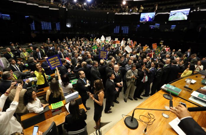 Ministros serão exonerados após decisão do Senado