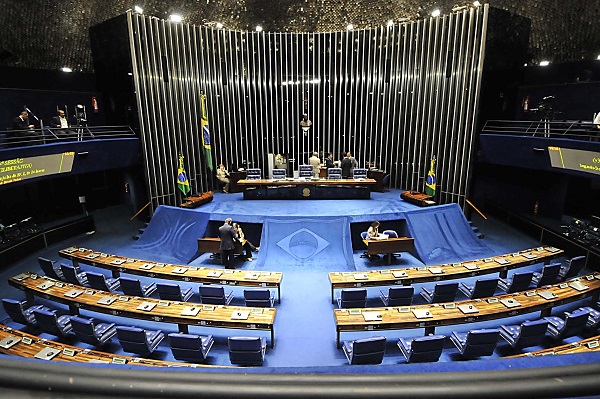 Senado decide hoje afastamento da presidente Dilma