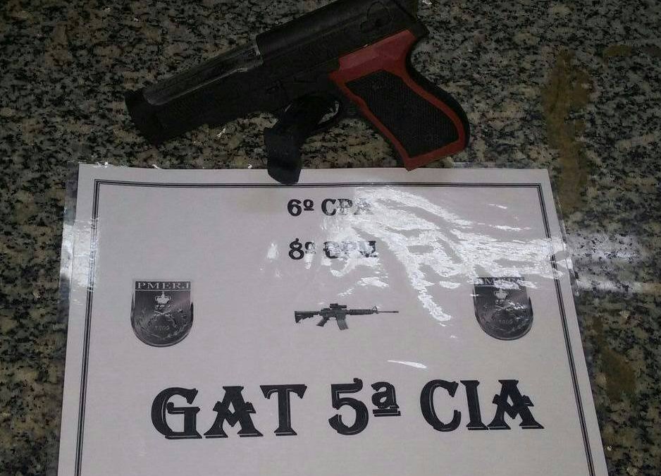 Homens detidos com réplica de pistola no Carrapicho, em Atafona