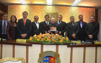 Zezinho Cardoso recebe a Medalha Barão de Barcelos