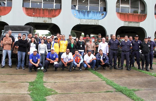 Autoridades reunidas no combate à microcefalia, em SJB