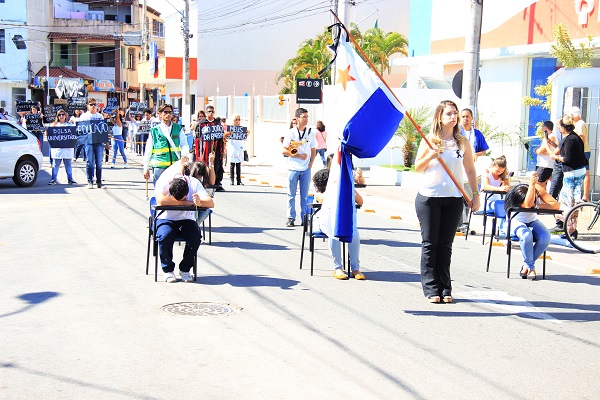 Desfile com manifestações pelo aniversário de São João da Barra