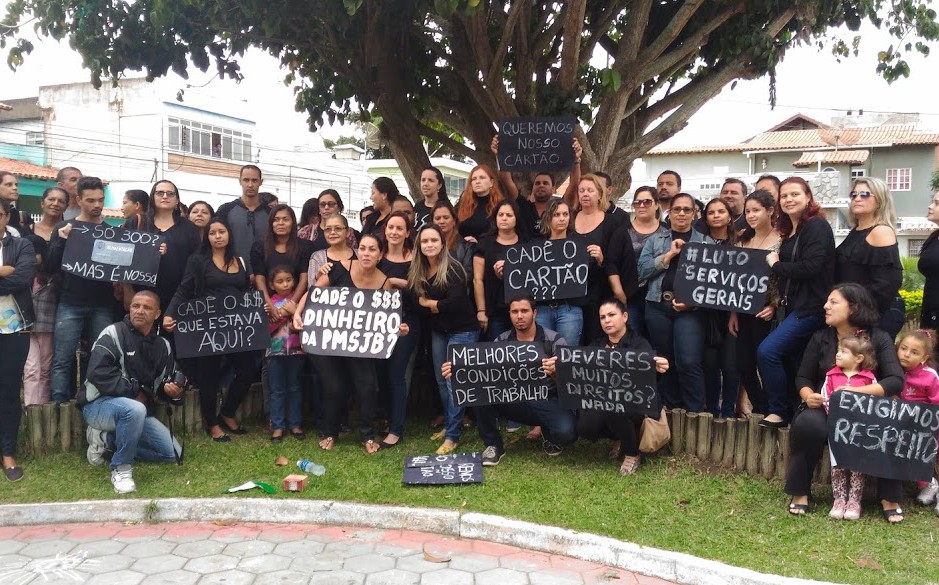 Servidores municipais protestam em SJB