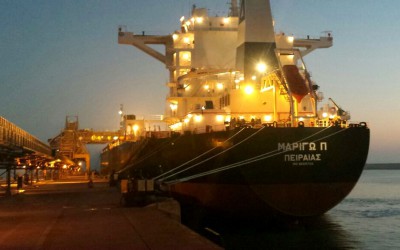 Navios “Brenda” e “Marigo” atracados no Porto do Açu, em SJB