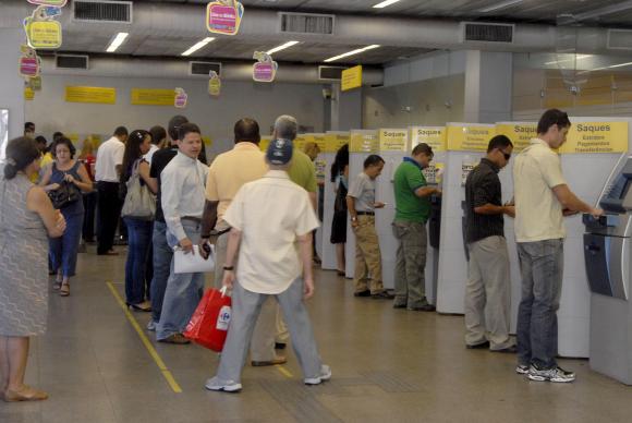 Agências bancárias reabrem até quinta-feira para atendimento ao público