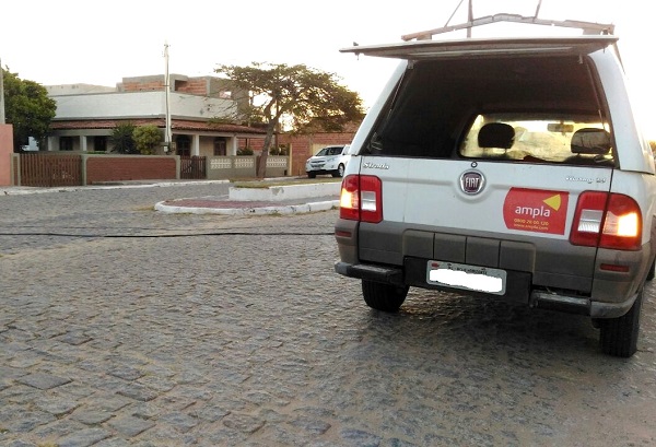 Três feridos em queda de moto em SJB