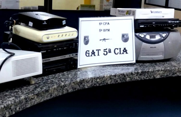 Quatro detidos com materiais furtados em residência invadida em Atafona