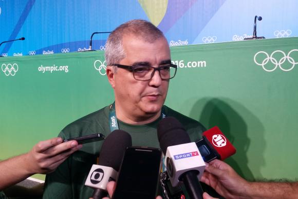 Vaias da torcida incomodam atletas, e imprensa estrangeira questiona Rio 2016