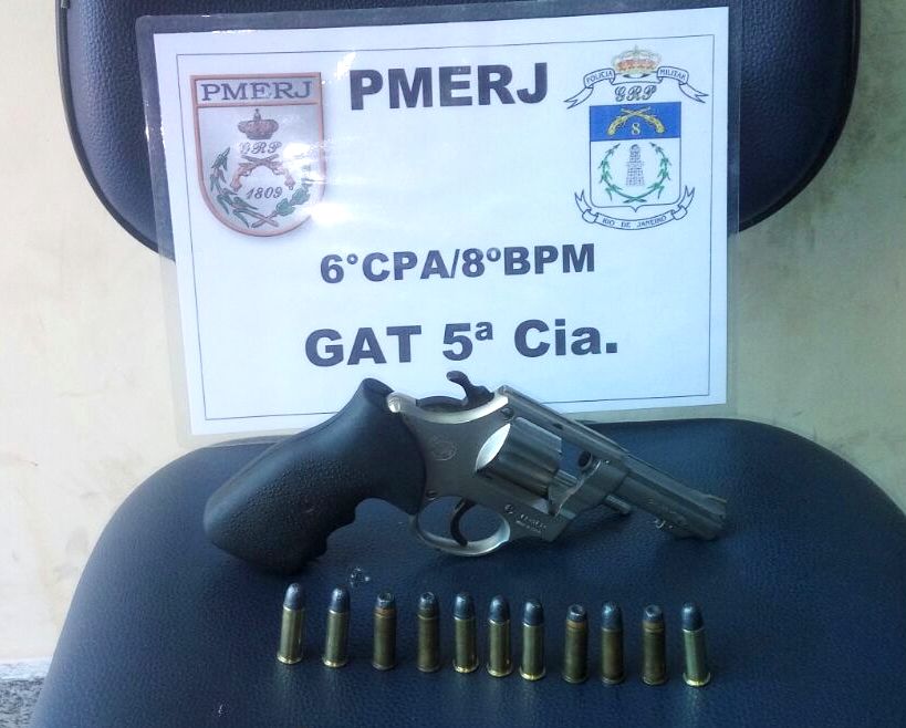 Revólver e munições encontrados em Cajueiro