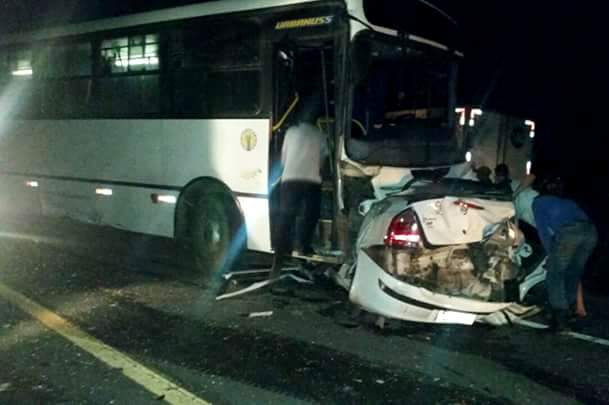 Homem morre após atropelar cavalo e colidir com ônibus em Campos