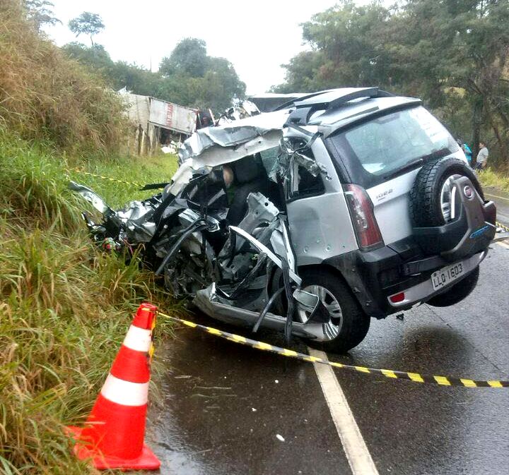 Idoso morre e quatro ficam feridos em acidente, em Itaocara – Veja fotos