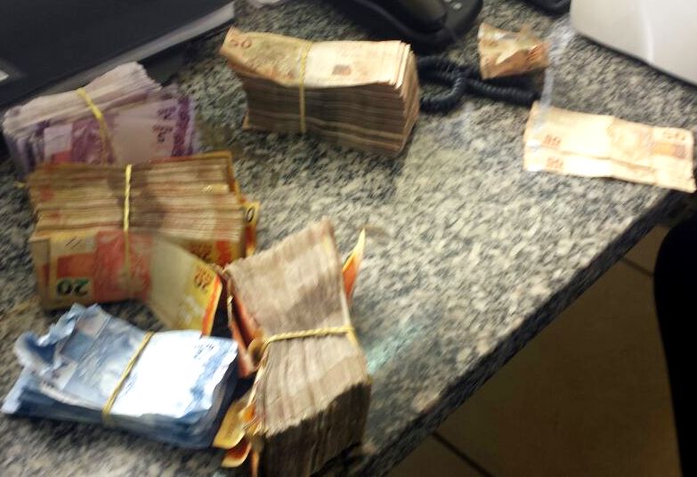 Polícia recupera R$ 65 mil após explosão de caixa eletrônico em Grussaí