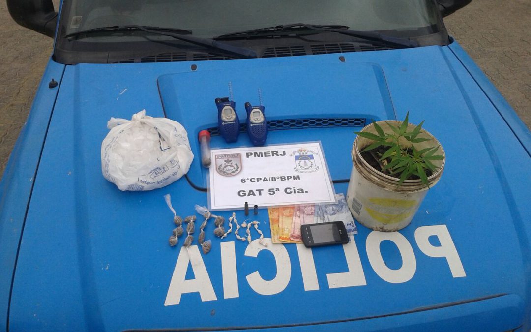Adolescente detido com crack, pé de maconha e munições em Campos