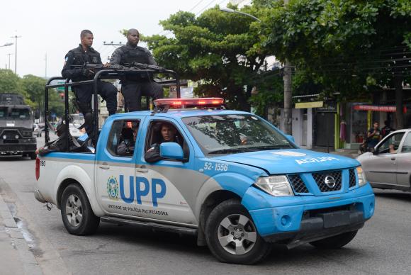 Polícia faz ação na Cidade de Deus a procura de líderes do tráfico de drogas