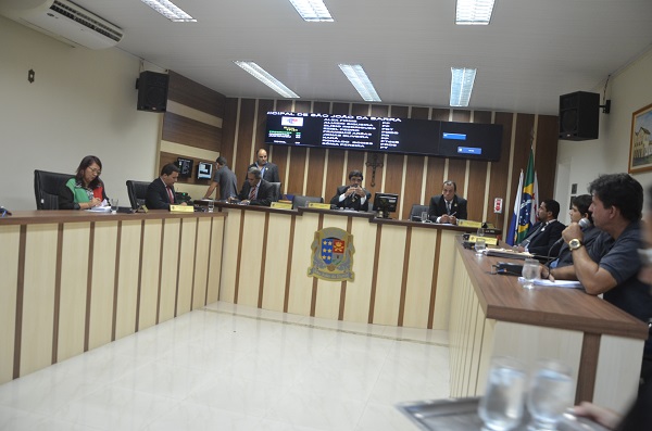 Secretários de Administração e Fazenda ausentes em audiência pública dos servidores na Câmara de SJB