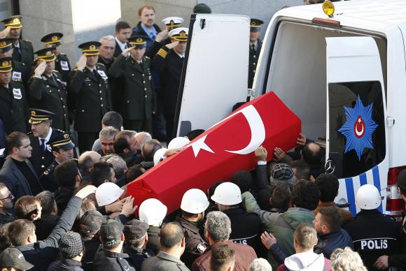 Duplo atentado no centro de Istambul deixa ao menos 38 mortos