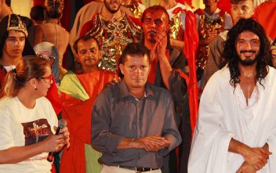 Neco contrata espetáculo da Paixão de Cristo, mas não paga artistas