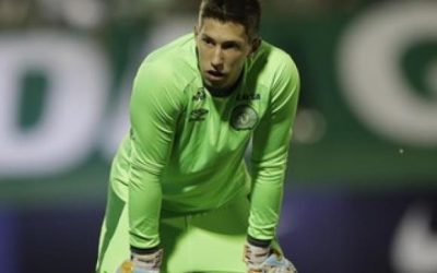 Goleiro da chapecoense chega a SP