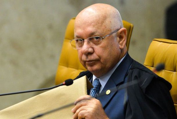 Velório de Teori é iniciado em Porto Alegre, no Tribunal Regional Federal