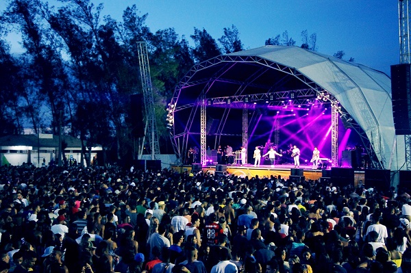 Shows no Balneário de Atafona com grande público
