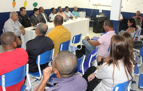 Reunião do Conselho de Segurança em Grussaí com presença de autoridades e comunidade