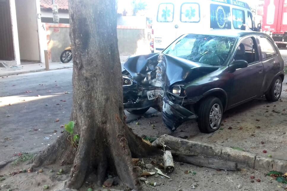 Homens feridos em acidente no Bairro de Fátima, em SJB