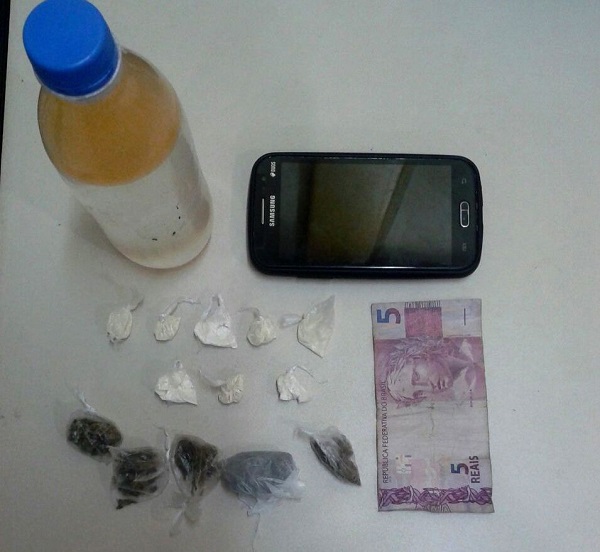 Três jovens detidos com maconha e cocaína em Grussaí