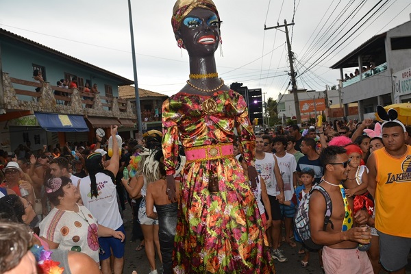 Boneca do Valdir de volta ao carnaval de Grussaí