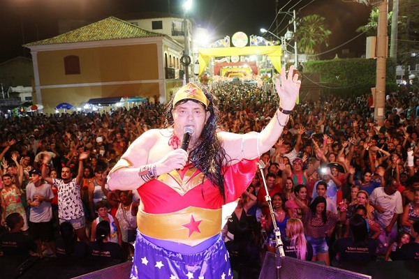 Shows movimentaram o sábado de carnaval em SJB